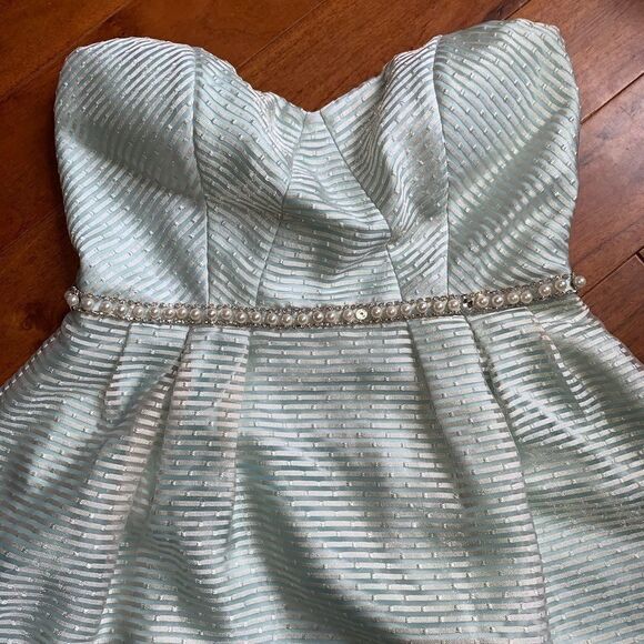 Beautiful Minuet dress - Picture 2 of 5